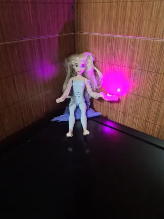 Muñeca Elsa Frozen 2 Parlante 28 cm