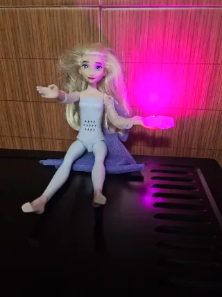Muñeca Elsa Frozen 2 Parlante 28 cm
