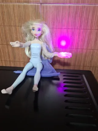 Muñeca Elsa Frozen 2 Parlante 28 cm