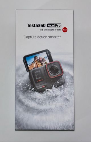 Insta360 Ace Pro Cámara Negra y Roja