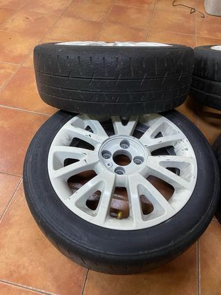 Llantas Clio 3 con neumáticos de rally