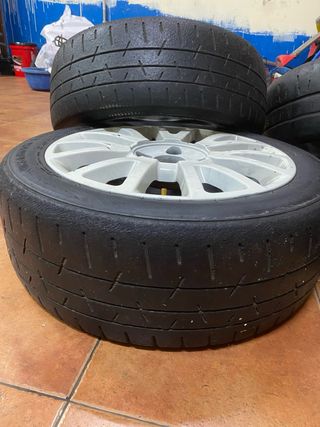 Llantas Clio 3 con neumáticos de rally