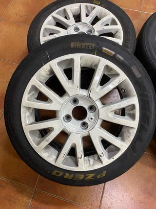 Llantas Clio 3 con neumáticos de rally