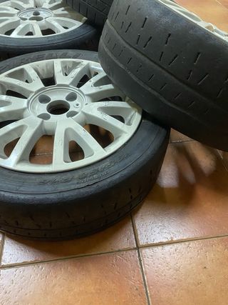 Llantas Clio 3 con neumáticos de rally