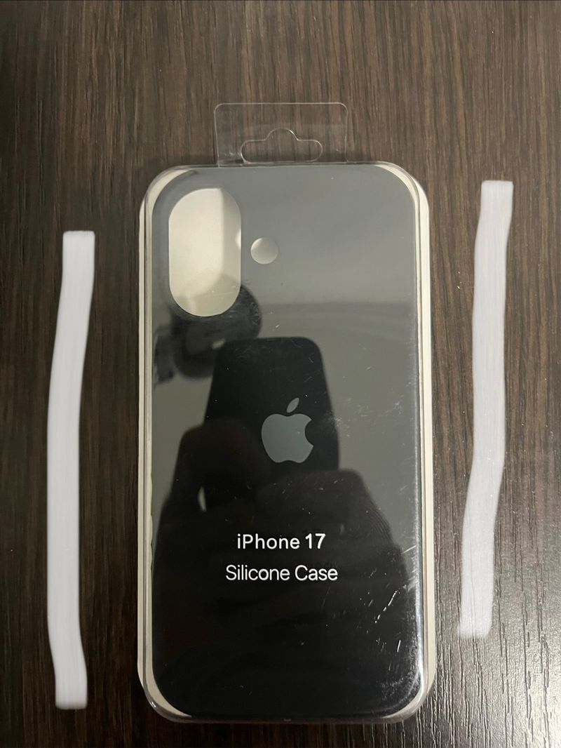 Funda iPhone 17 Silicona Apple Negra