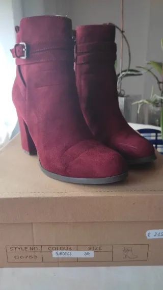 Botines de antelina, color burdeos - n° 39