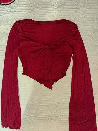 Blusa escotada roja manga larga