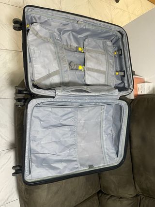 Maleta Delsey Gris Rígida con Ruedas