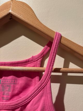 Camiseta tirantes básica rosa