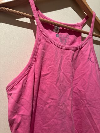 Camiseta tirantes básica rosa