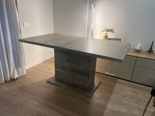 Mesa de comedor Conforama piedra y madera