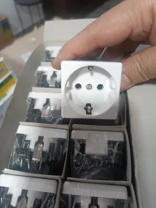 5Cajas Simon 27 Material Eléctrico Son 50 enchufe