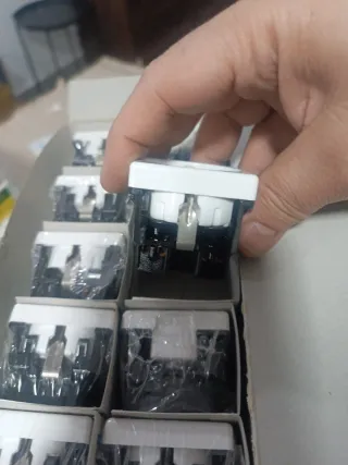 5Cajas Simon 27 Material Eléctrico Son 50 enchufe