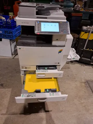 Impresora Multifunción Ricoh MP C3002