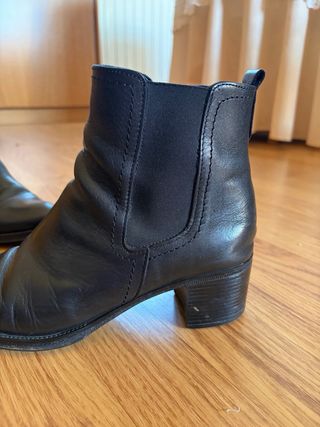 Botines Negros de Piel marca Alpe