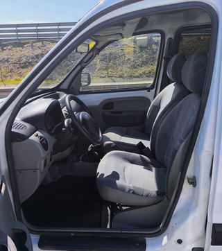 Renault Kangoo 1.5 DCI doble puerta lateral.