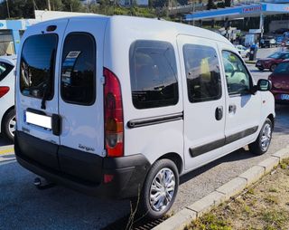 Renault Kangoo 1.5 DCI doble puerta lateral.