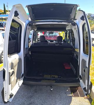 Renault Kangoo 1.5 DCI doble puerta lateral.