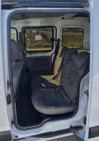 Renault Kangoo 1.5 DCI doble puerta lateral.