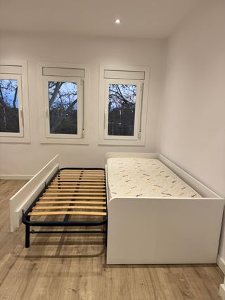 Estructura de diván con cama nido de IKEA, en exce
