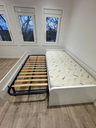 Estructura de diván con cama nido de IKEA, en exce