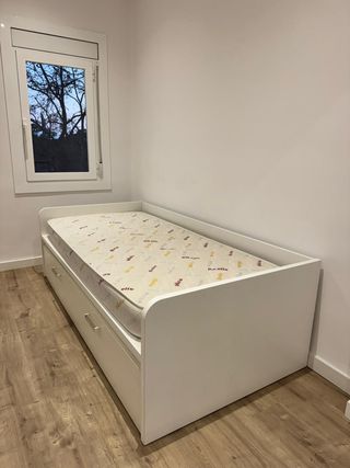Estructura de diván con cama nido de IKEA, en exce