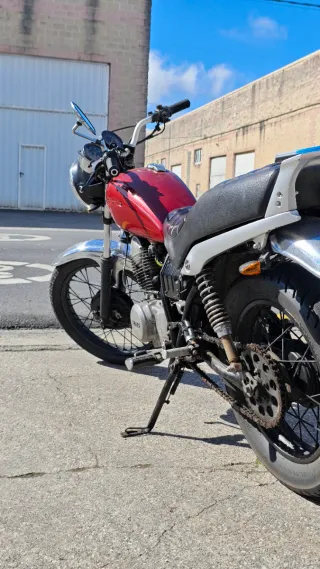 Yamaha 250 SR Special Roja