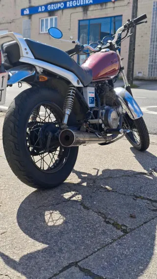 Yamaha 250 SR Special Roja