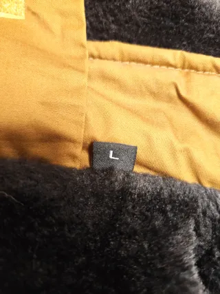 Parka mostaza con gorro y forro polar