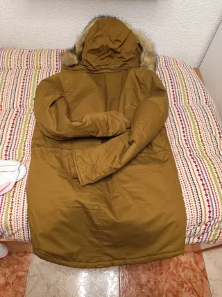 Parka mostaza con gorro y forro polar