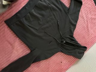 Sudadera H&M gris con cordones