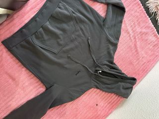 Sudadera H&M gris con cordones