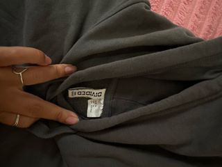 Sudadera H&M gris con cordones