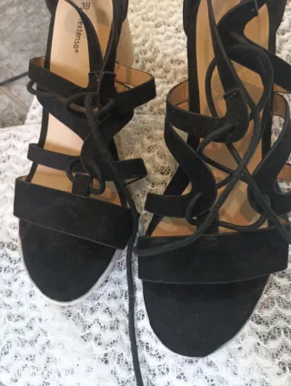 Sandalias cuña negras y beige talla 39