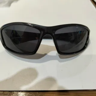 Gafas de sol negras deportivas