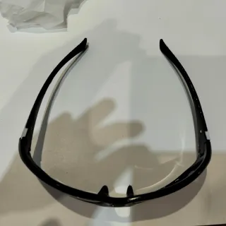 Gafas de sol negras deportivas