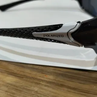 Gafas de sol negras deportivas