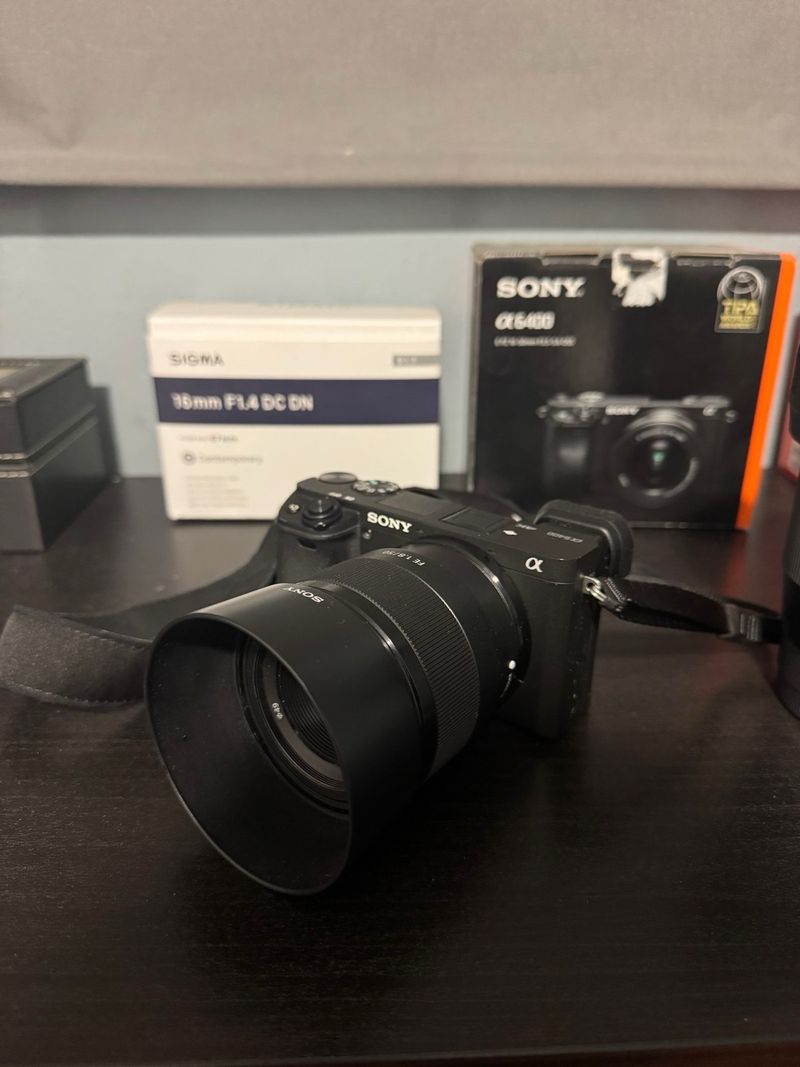 Sony Alpha 6400 + 3 objetivos afbeelding 2