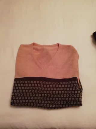 Vestido de punto marrón.