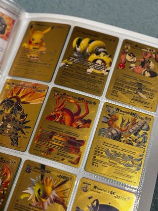 Álbum Pokémon + Cartas Réplicas Metálicas