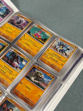 Álbum Pokémon + Cartas Réplicas Metálicas