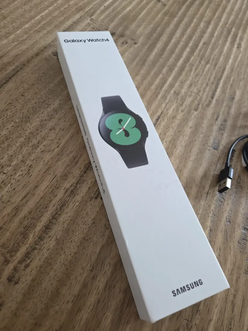 Reloj Samsung Galaxy Watch 4 (40mm) Negro + Accesorios