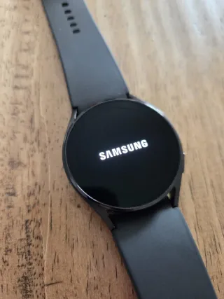 Samsung Galaxy Watch 4 (40mm) Black + Accessori