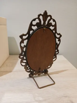 Marco de bronce ovalado antiguo