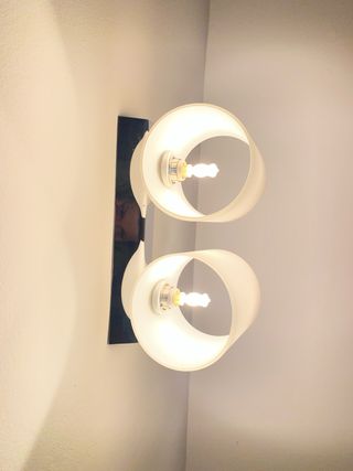 Apliques de pared blancos y grises