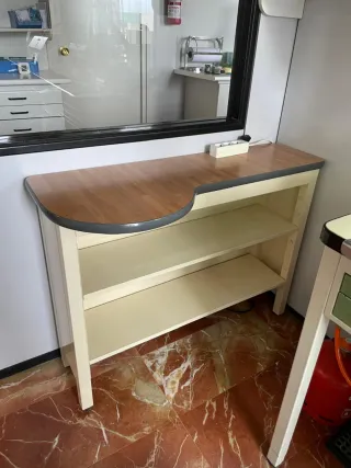 Mesa de trabajo para prótesis dental o joyería.