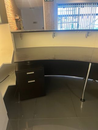 Mostrador de recepción curvo