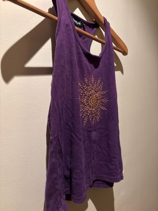 Camiseta tirantes morada