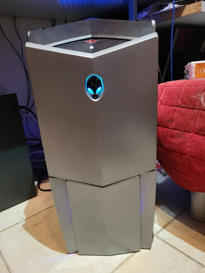 Ordenador Alienware Plata y Azul