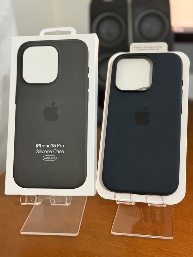 Funda de silicona iPhone 15 Pro MagSafe negra